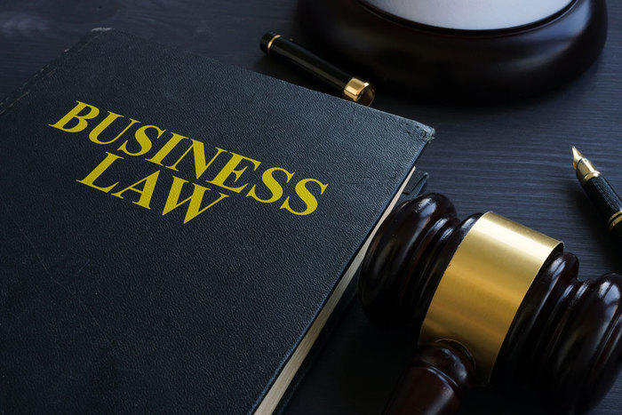 what-is-business-law-becoming-a-business-lawyer