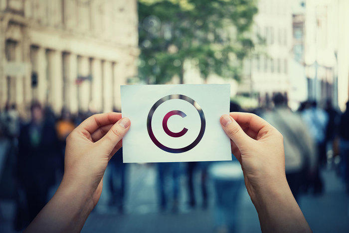 Person holding paper with copyright symbol